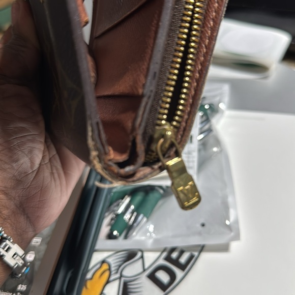 Authentic Louis Vuitton Compact Zip Monogram Wallet - Picture 15 of 15